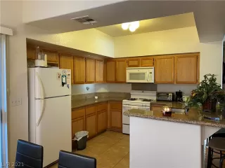 Photo #2: 2261955 Listing