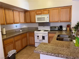 Photo #3: 2261955 Listing