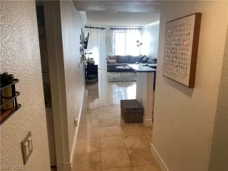 Photo #5: 2262037 Listing