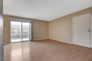 Photo #5: 2262038 Listing