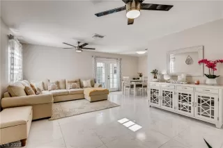 Photo #2: 2262100 Listing