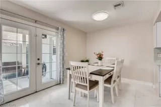 Photo #3: 2262100 Listing