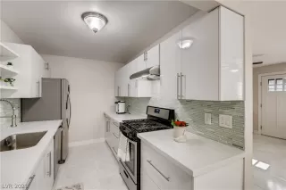 Photo #5: 2262100 Listing