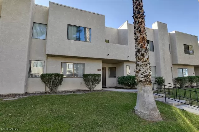 MLS: 2262111 Condo For Sale