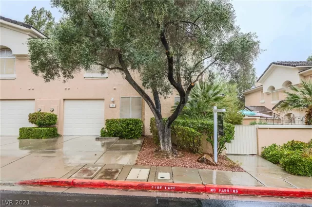 MLS: 2262121 Condo For Sale