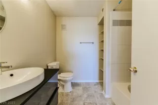 Photo #3: 2262140 Listing