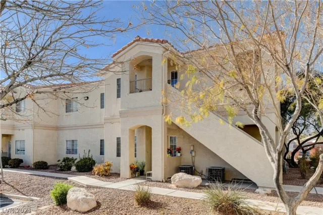 MLS: 2262156 Condo For Sale