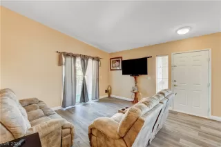 Photo #2: 2262156 Listing