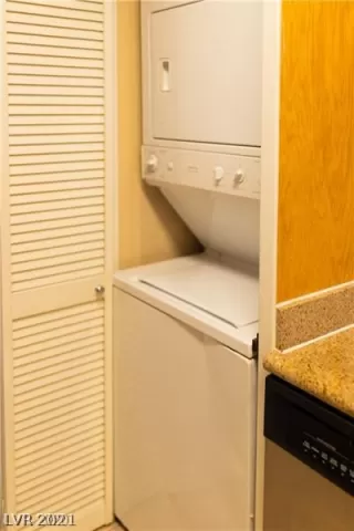 Photo #5: 2262161 Listing