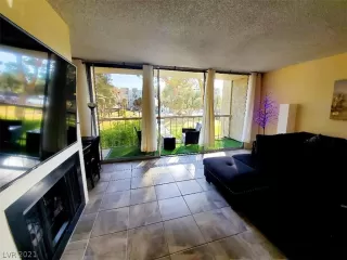 Photo #4: 2262203 Listing