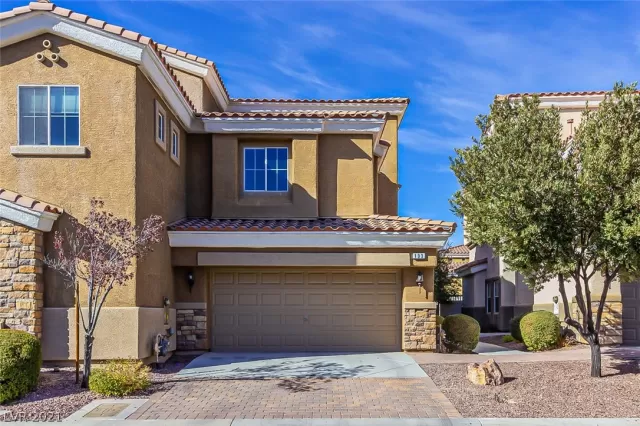 MLS: 2262208 Condo For Sale