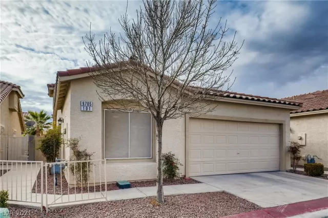 MLS: 2262288 Condo For Sale