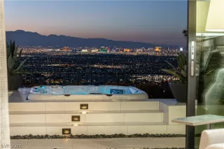 Photo #2: 2262334 Listing