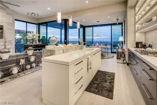 Photo #3: 2262334 Listing