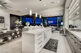 Photo #4: 2262334 Listing