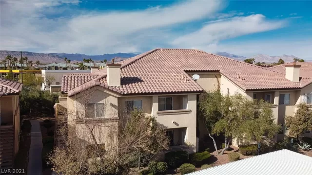 MLS: 2262360 Condo For Sale