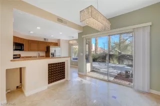 Photo #6: 2262437 Listing