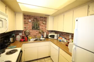 Photo #5: 2262503 Listing