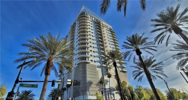 MLS: 2262527 Condo For Sale