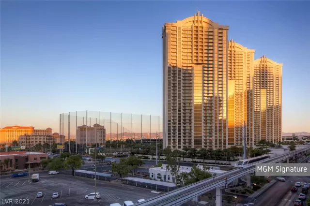 MLS: 2262563 Condo For Sale