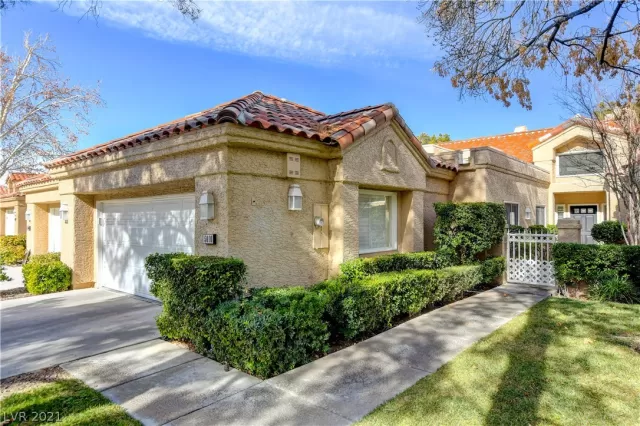 MLS: 2262604 Condo For Sale