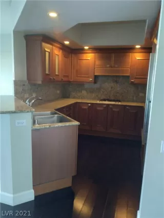 Photo #5: 2262704 Listing