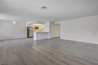 Photo #3: 2262868 Listing