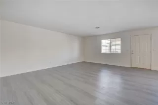 Photo #4: 2262868 Listing