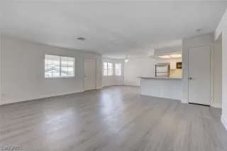 Photo #5: 2262868 Listing