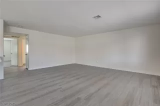 Photo #6: 2262868 Listing