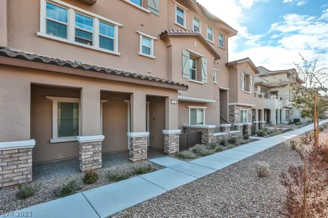 MLS: 2262875 Condo For Sale