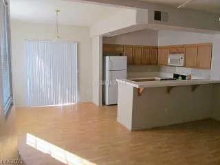 Photo #2: 2262905 Listing