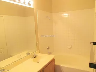 Photo #4: 2262905 Listing