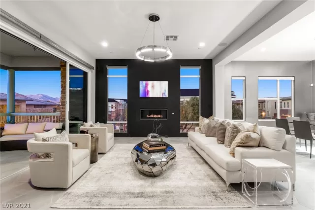 MLS: 2262974 Condo For Sale