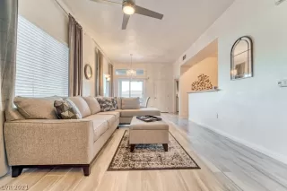 Photo #5: 2262980 Listing