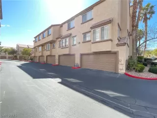 Photo #1: 2262984 Listing