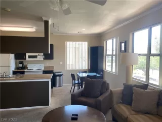 Photo #3: 2263030 Listing