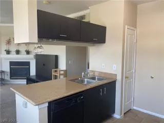 Photo #4: 2263030 Listing