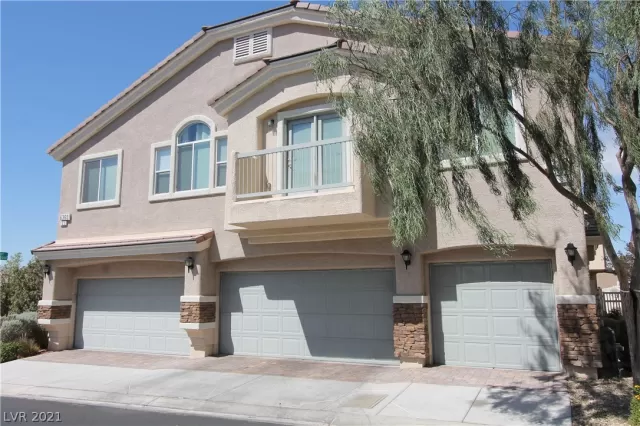 MLS: 2263092 Condo For Sale