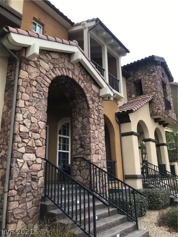 MLS: 2263118 Condo For Sale