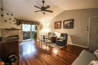 Photo #4: 2263155 Listing