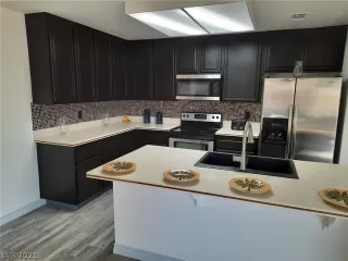 Photo #5: 2263218 Listing