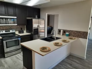 Photo #6: 2263218 Listing