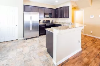 Photo #5: 2263237 Listing