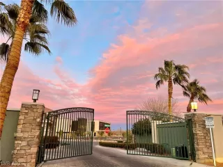 Photo #1: 2263438 Listing