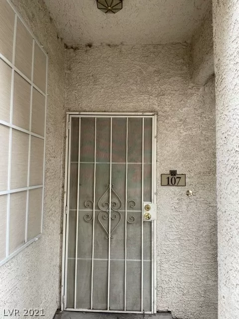 MLS: 2263442 Condo For Sale