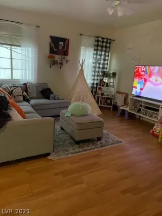 Photo #1: 2263442 Listing