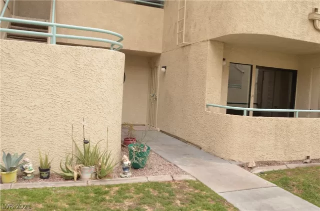 MLS: 2263787 Condo For Sale