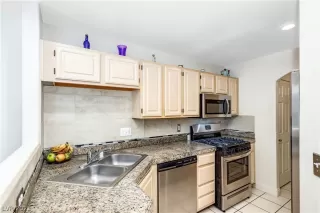 Photo #3: 2263789 Listing