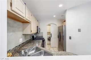 Photo #5: 2263789 Listing